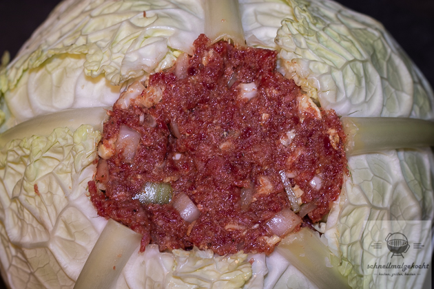 Mit Hackfleisch gefüllter Wirsingkohl – schnellmalgekocht